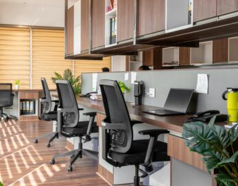 Disparition des bureaux attribués : pour ou contre ?